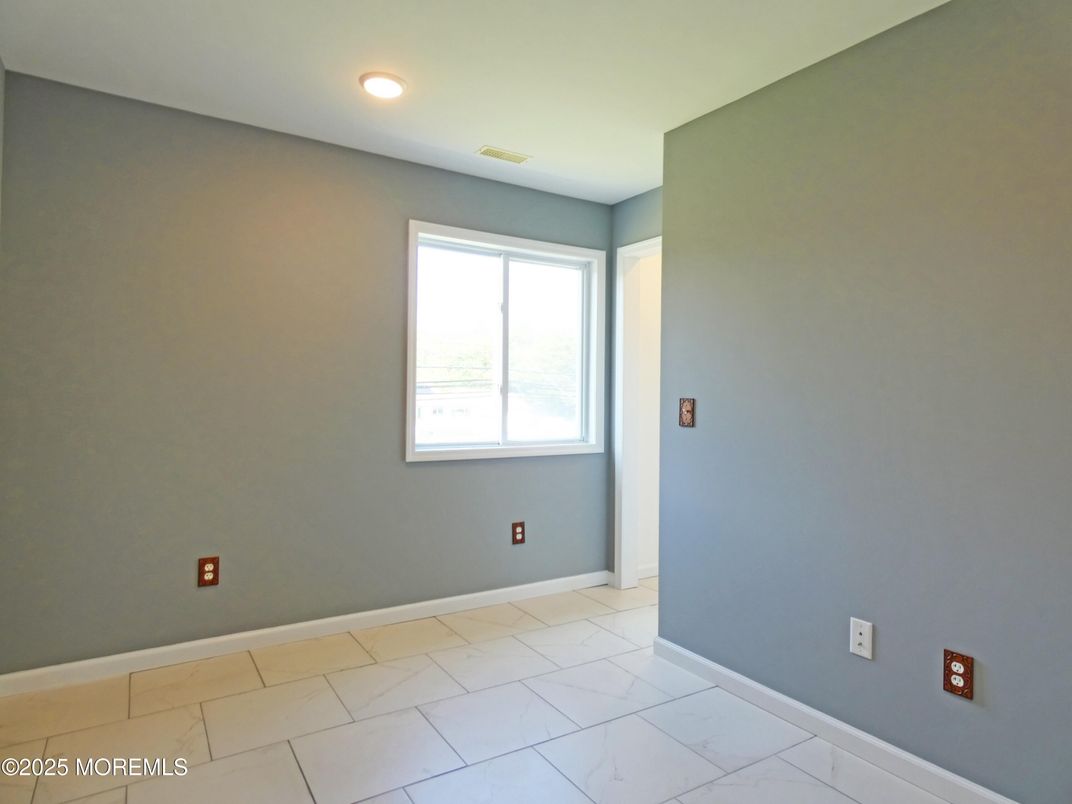 Empty room, Interior, Marble, Recessed Lighting