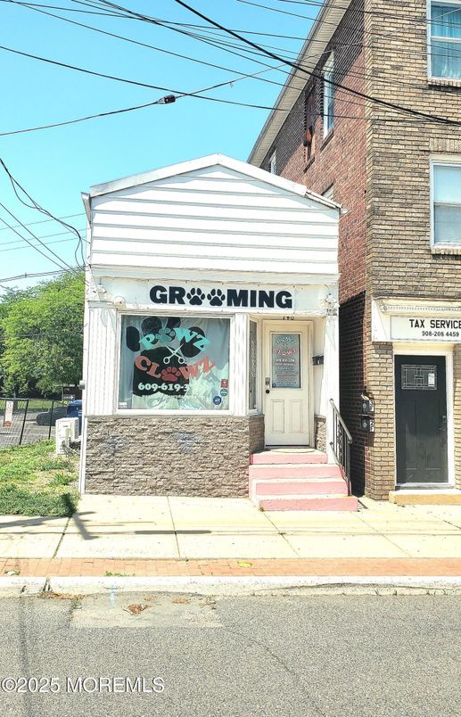 Exterior, Facade, Brick Facade, None