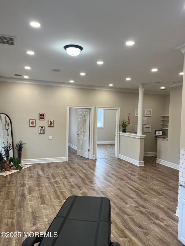 Interior, Recessed Lighting, Wood Texture Flooring