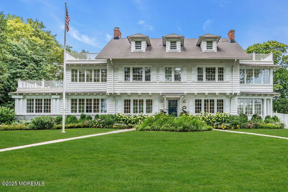 Exterior, Facade, Georgian