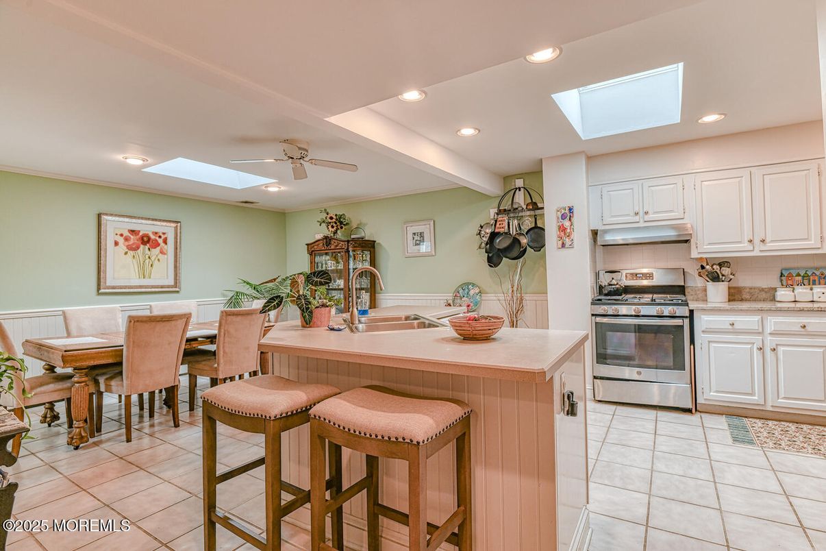 Dining room, Interior, Kitchen, Recessed Lighting, Stainless Steel Appliances