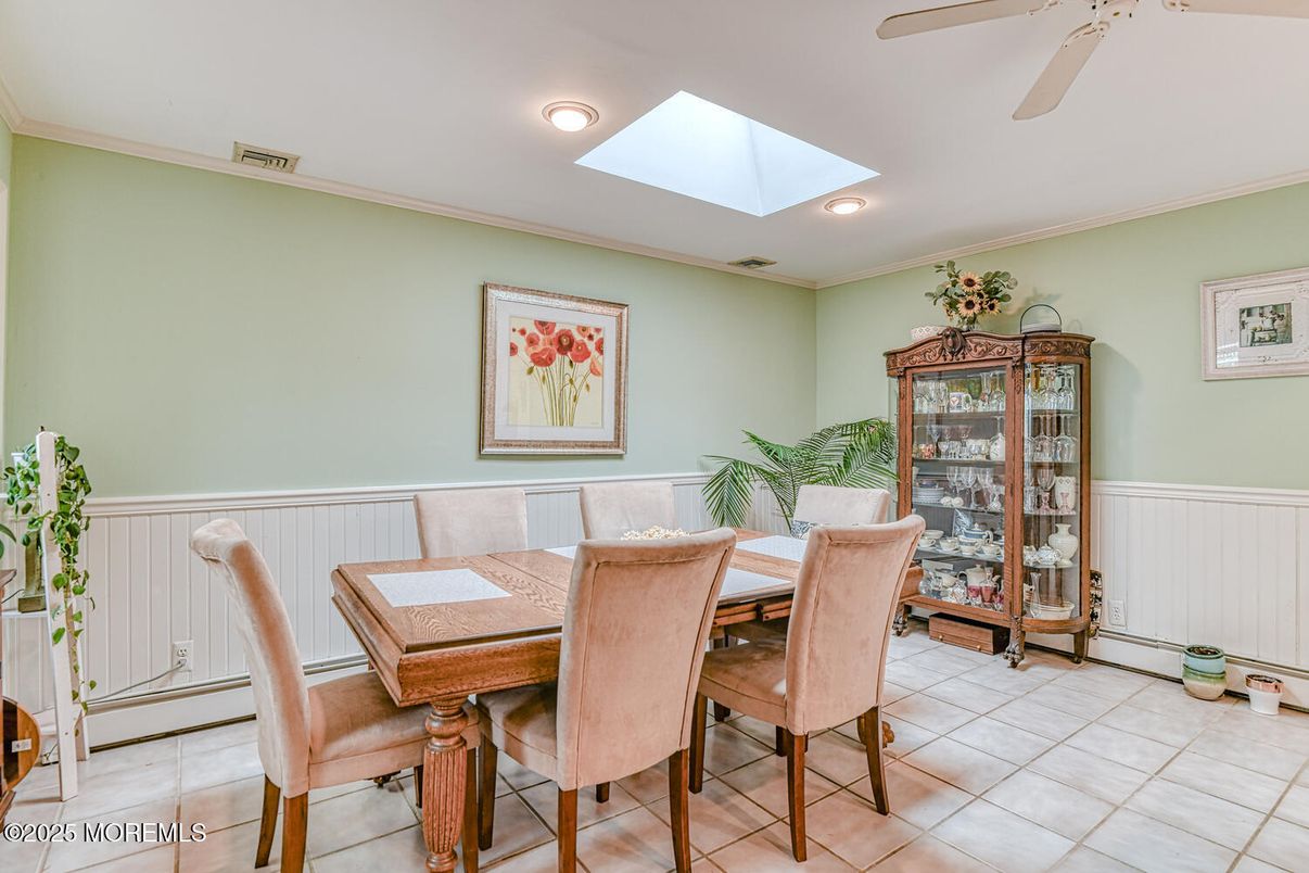 Dining room, Interior, Recessed Lighting