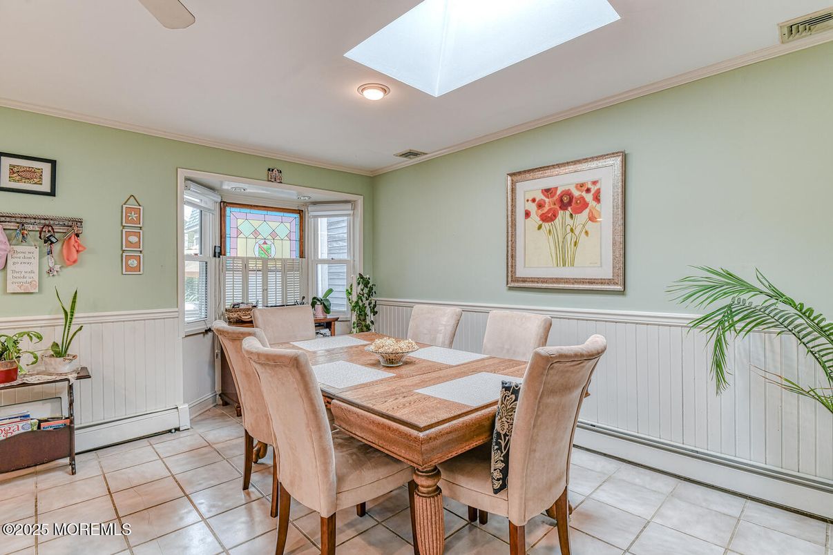 Dining room, Interior, Recessed Lighting
