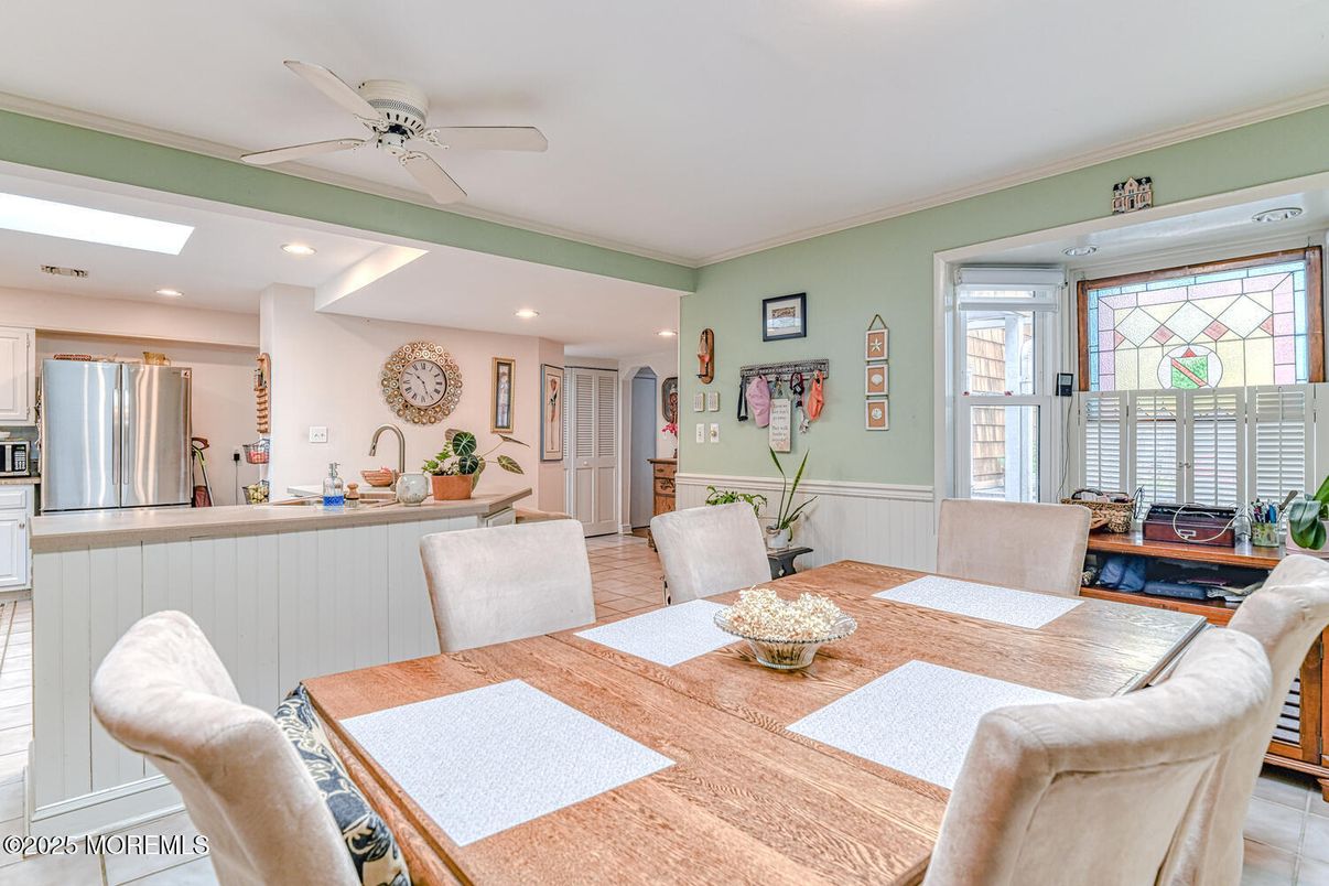 Dining room, Interior, Kitchen, Recessed Lighting, Stainless Steel Appliances