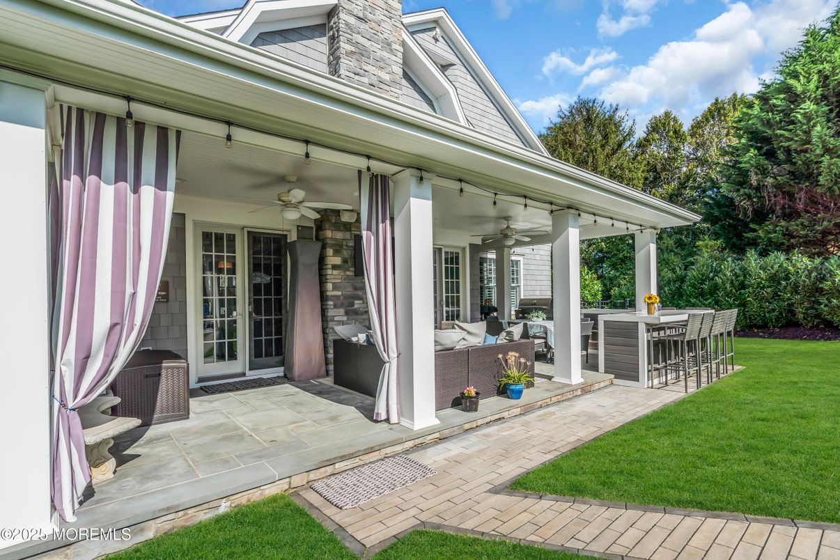 Exterior, Outdoor Kitchen