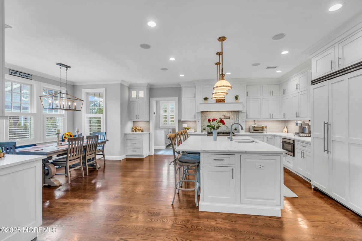 Chandelier, Dining room, Interior, Kitchen, Pendant Lights, Recessed Lighting, Wood Texture Flooring
