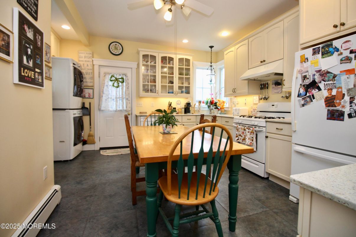 Dining room, Interior, Kitchen, Recessed Lighting