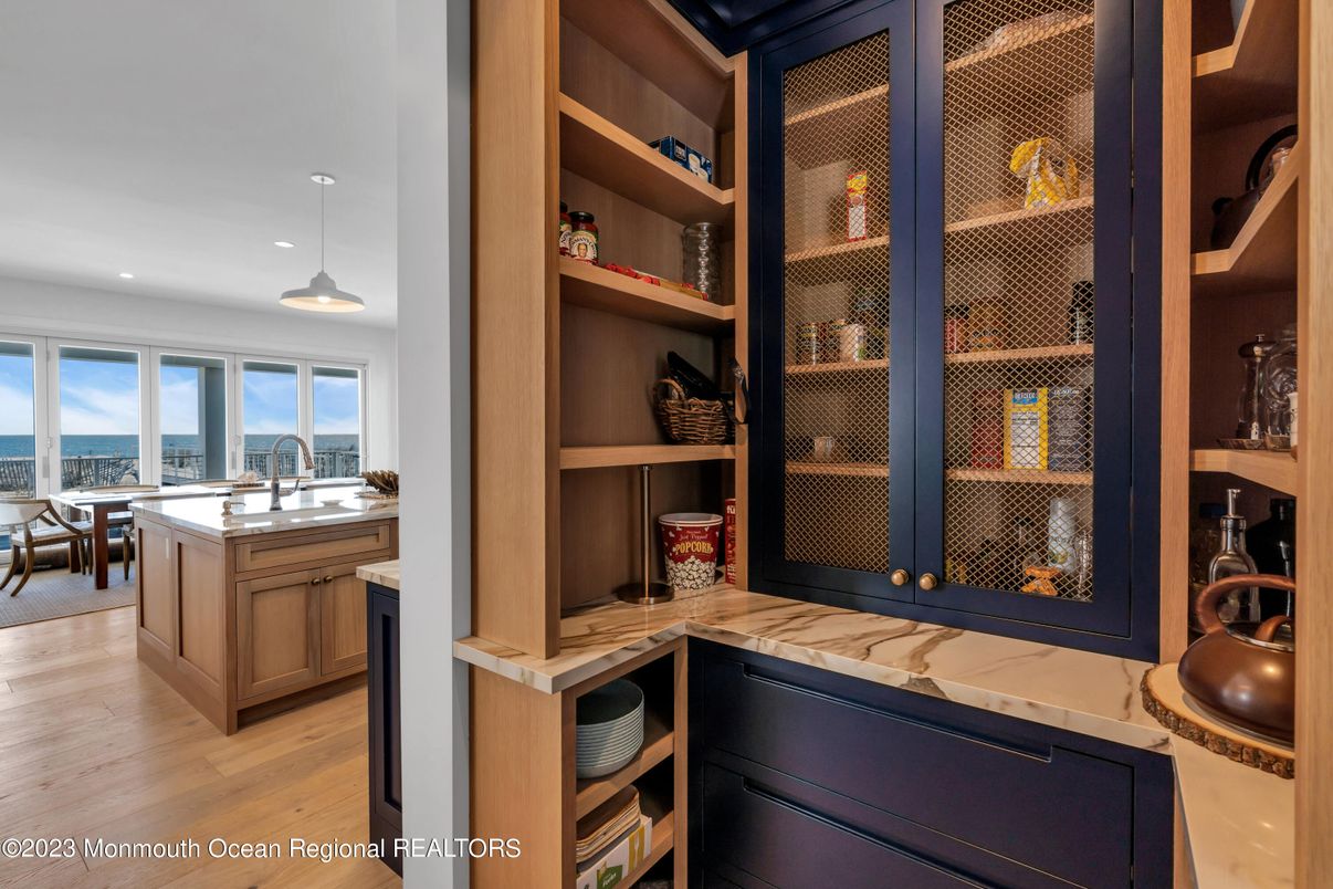 Interior, Recessed Lighting, Water, Wood Texture Flooring