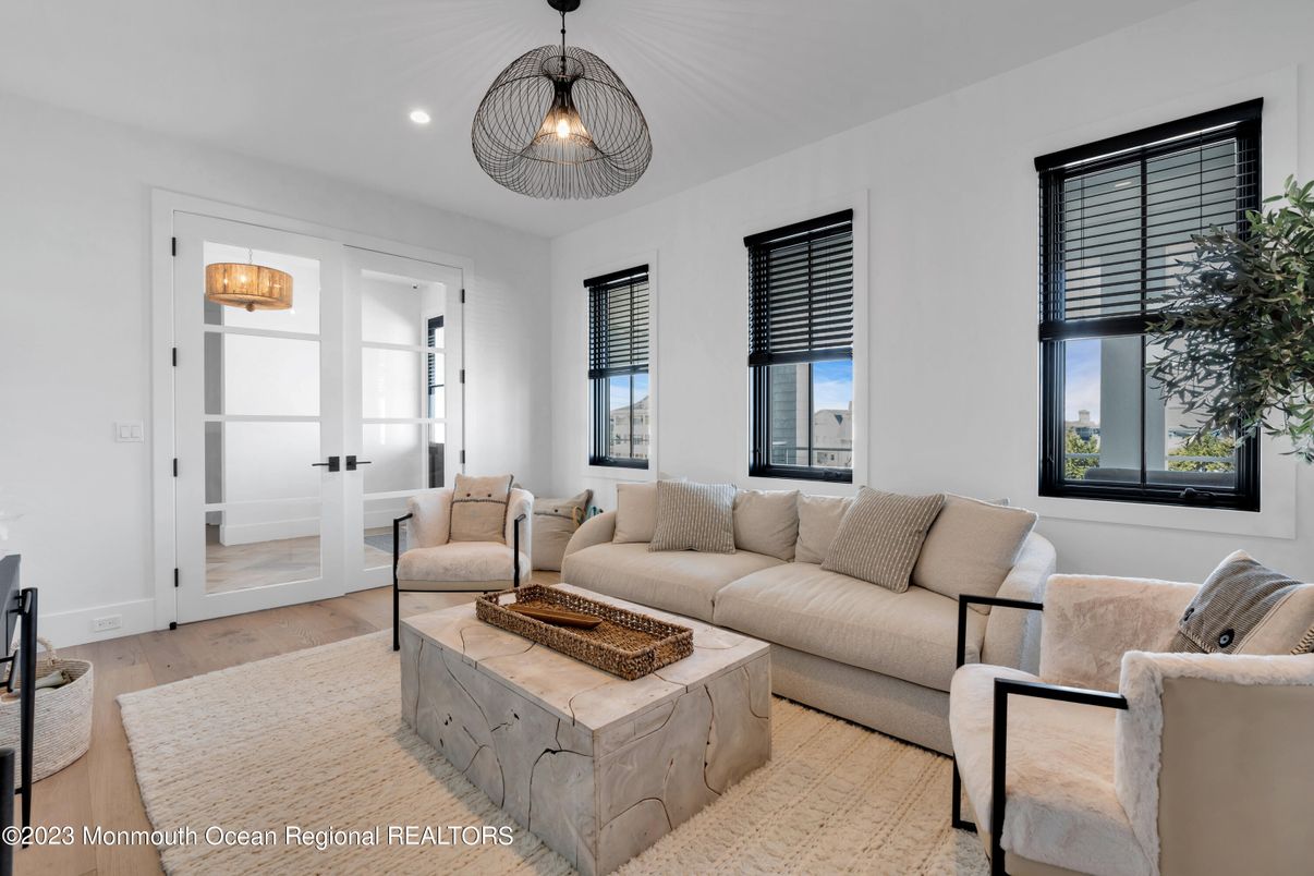 Interior, Living room, Pendant Lights, Recessed Lighting, Wood Texture Flooring