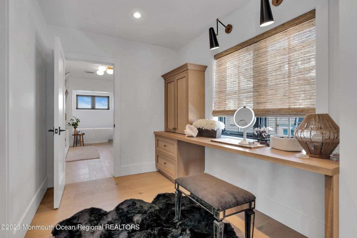 Home Office, Interior, Recessed Lighting, Wood Texture Flooring