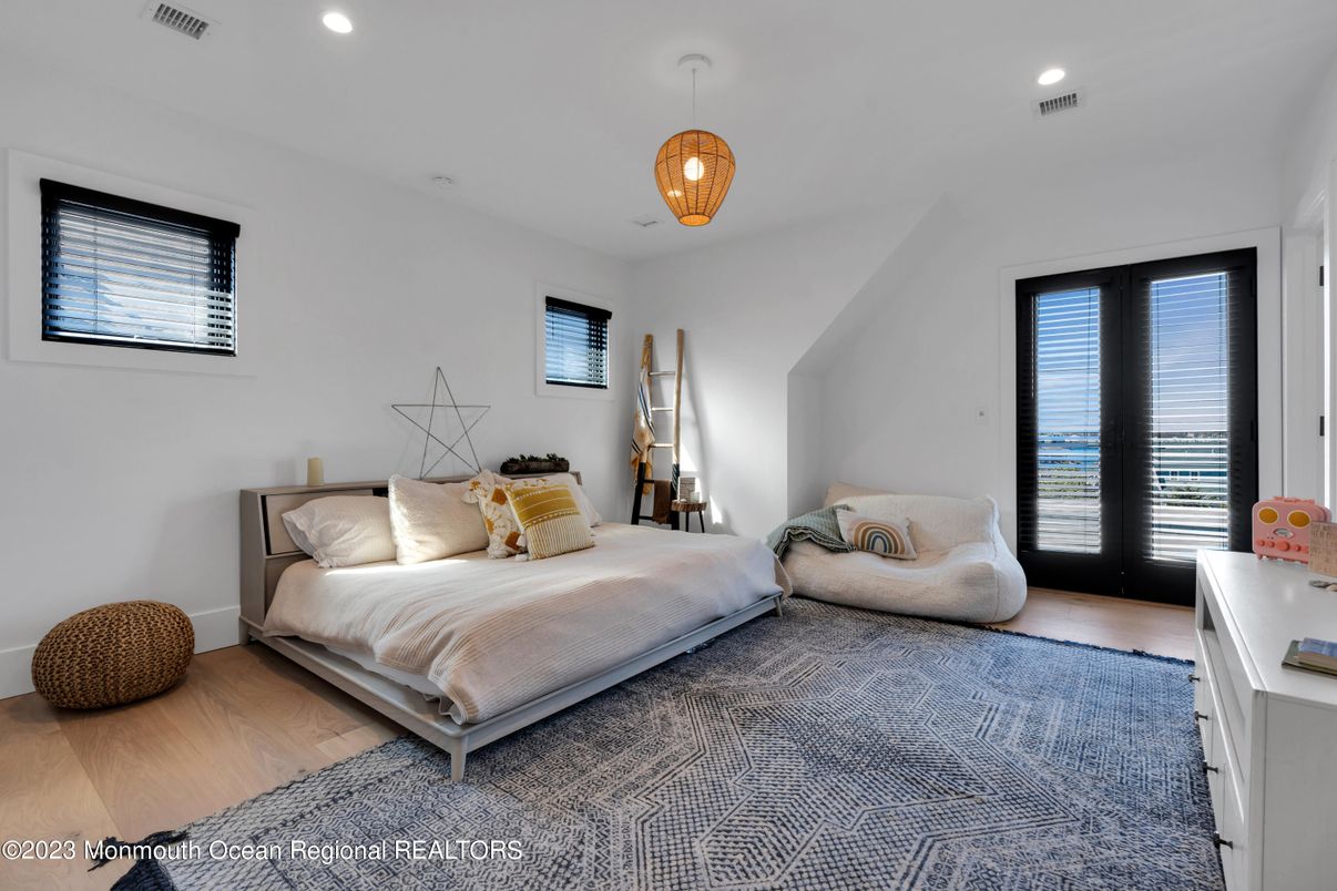 Bedroom, Interior, Pendant Lights, Recessed Lighting, Wood Texture Flooring