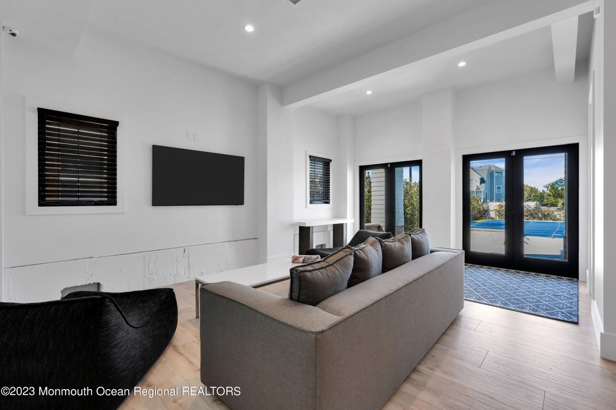 Interior, Living room, Recessed Lighting, Wood Texture Flooring