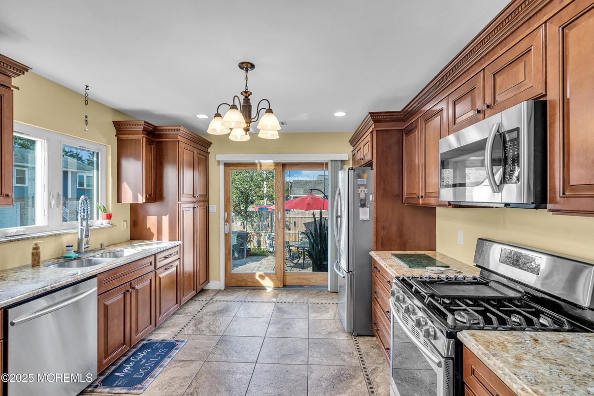 Chandelier, Interior, Kitchen, Recessed Lighting, Stainless Steel Appliances