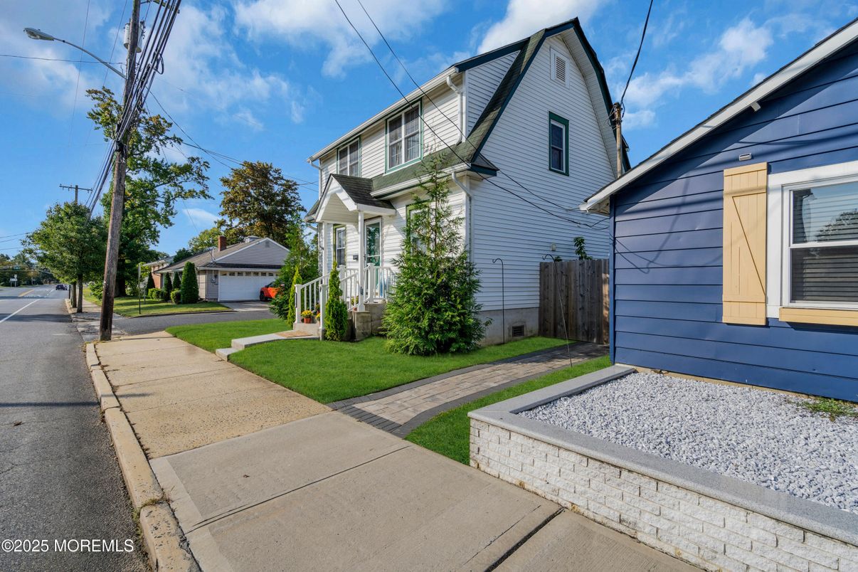 Detached Garage, Exterior