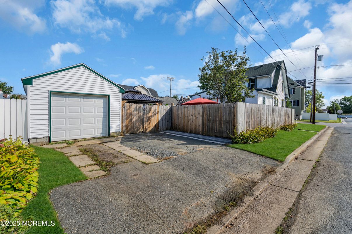 Detached Garage, Exterior