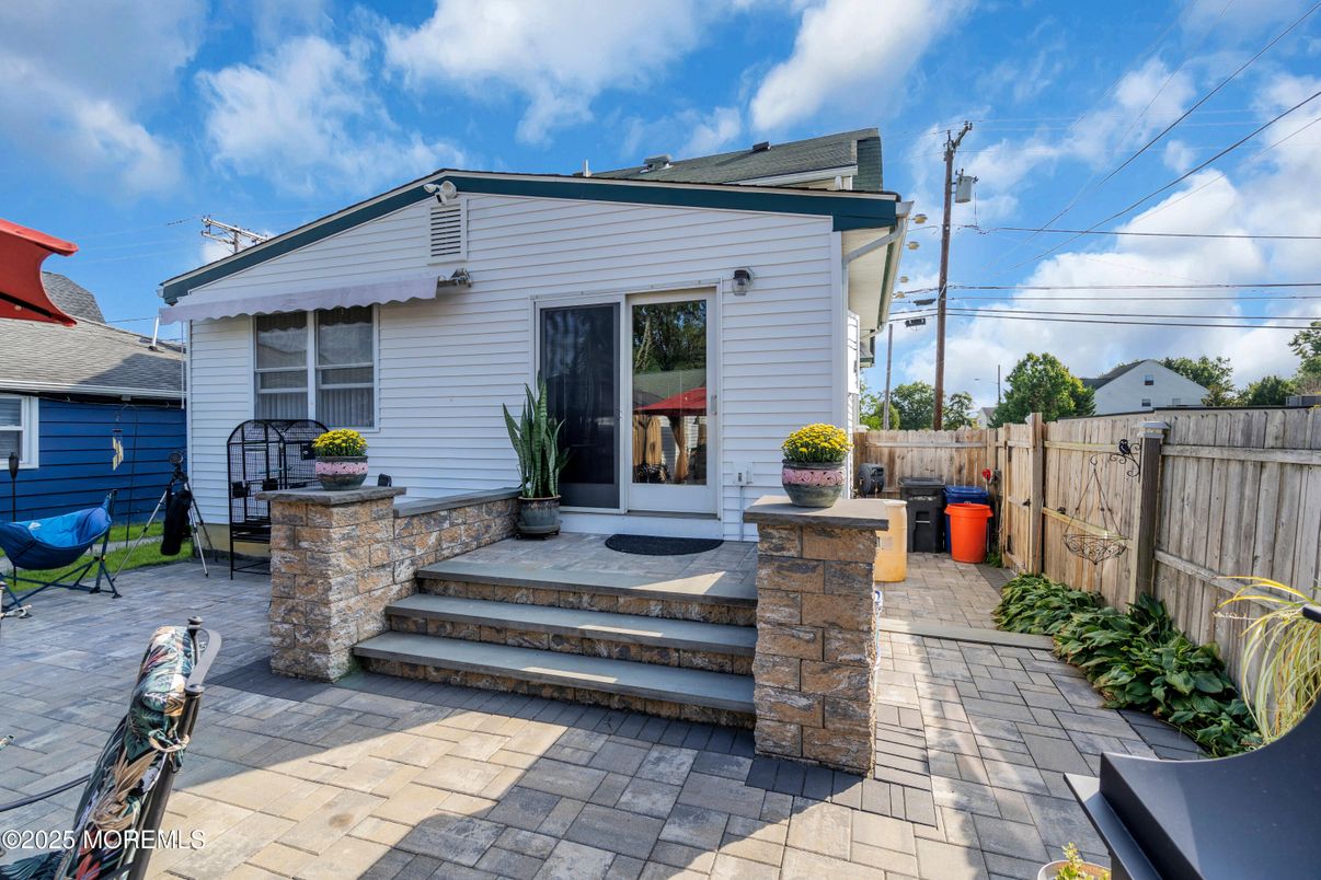 Exterior, Outdoor Kitchen