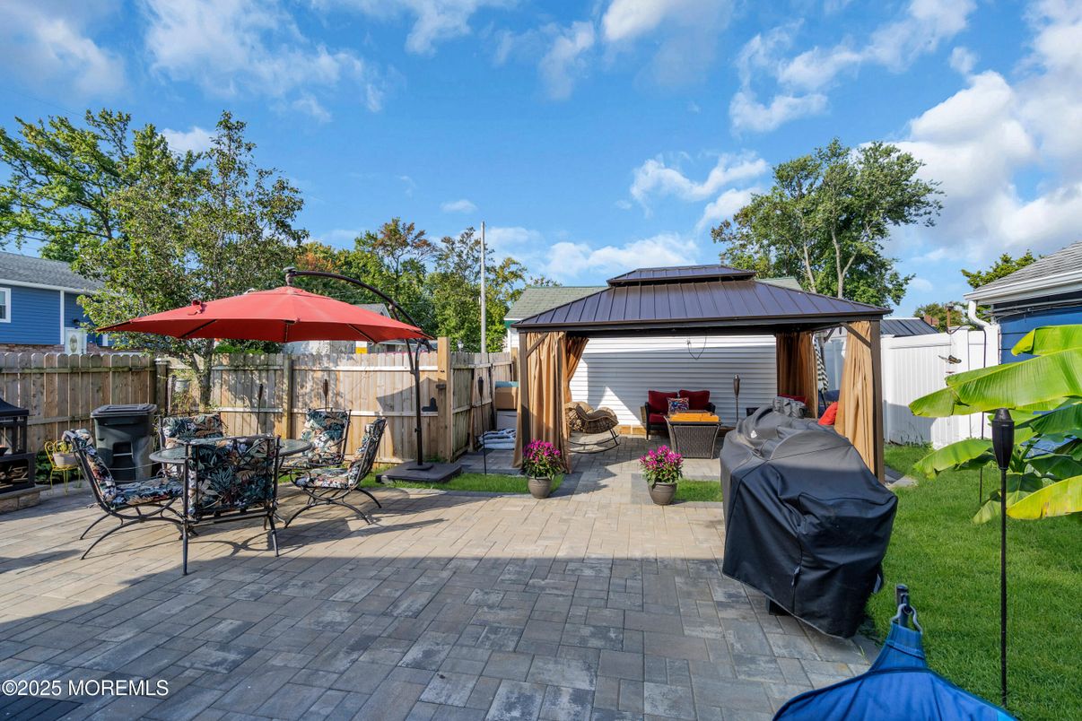 Detached Garage, Exterior