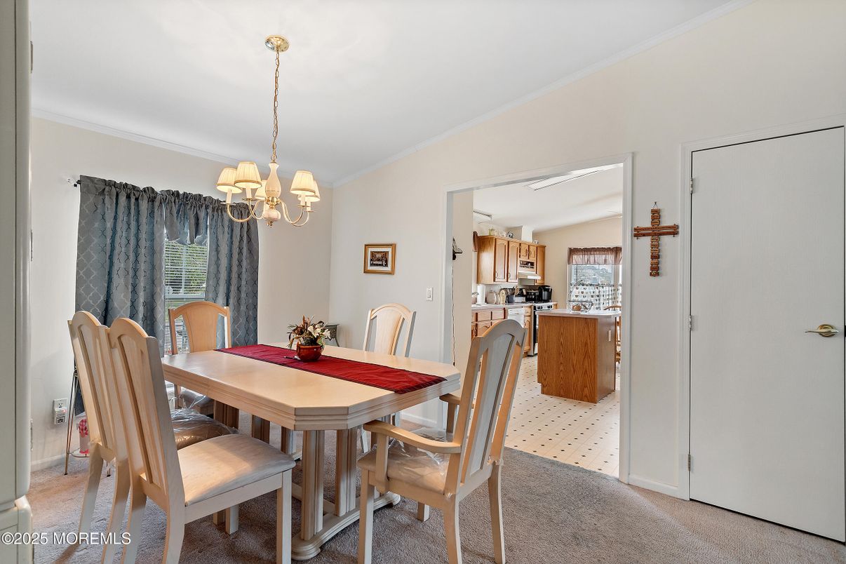Chandelier, Dining room, Interior, Kitchen