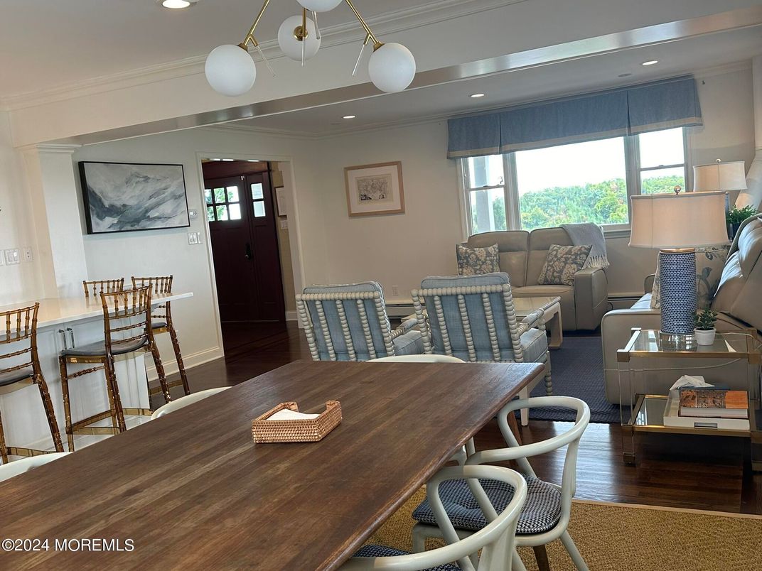 Dining room, Interior, Living room, Pendant Lights, Recessed Lighting, Wood Texture Flooring