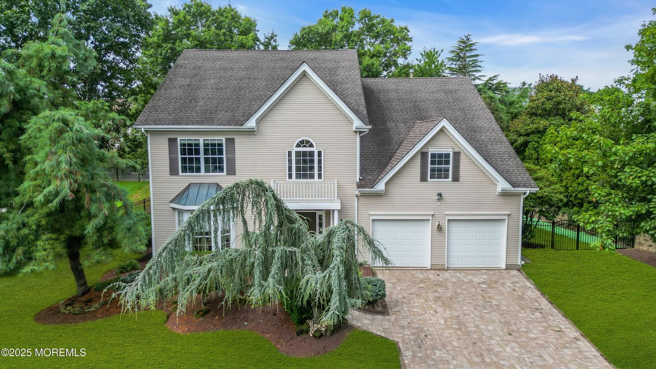 Attached, Exterior, Facade, Farmhouse