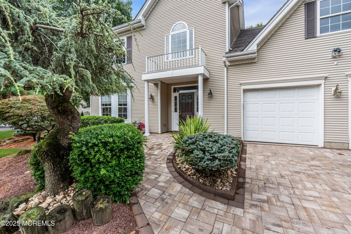 Attached, Exterior, Facade, Brick Facade, Brick Traditional