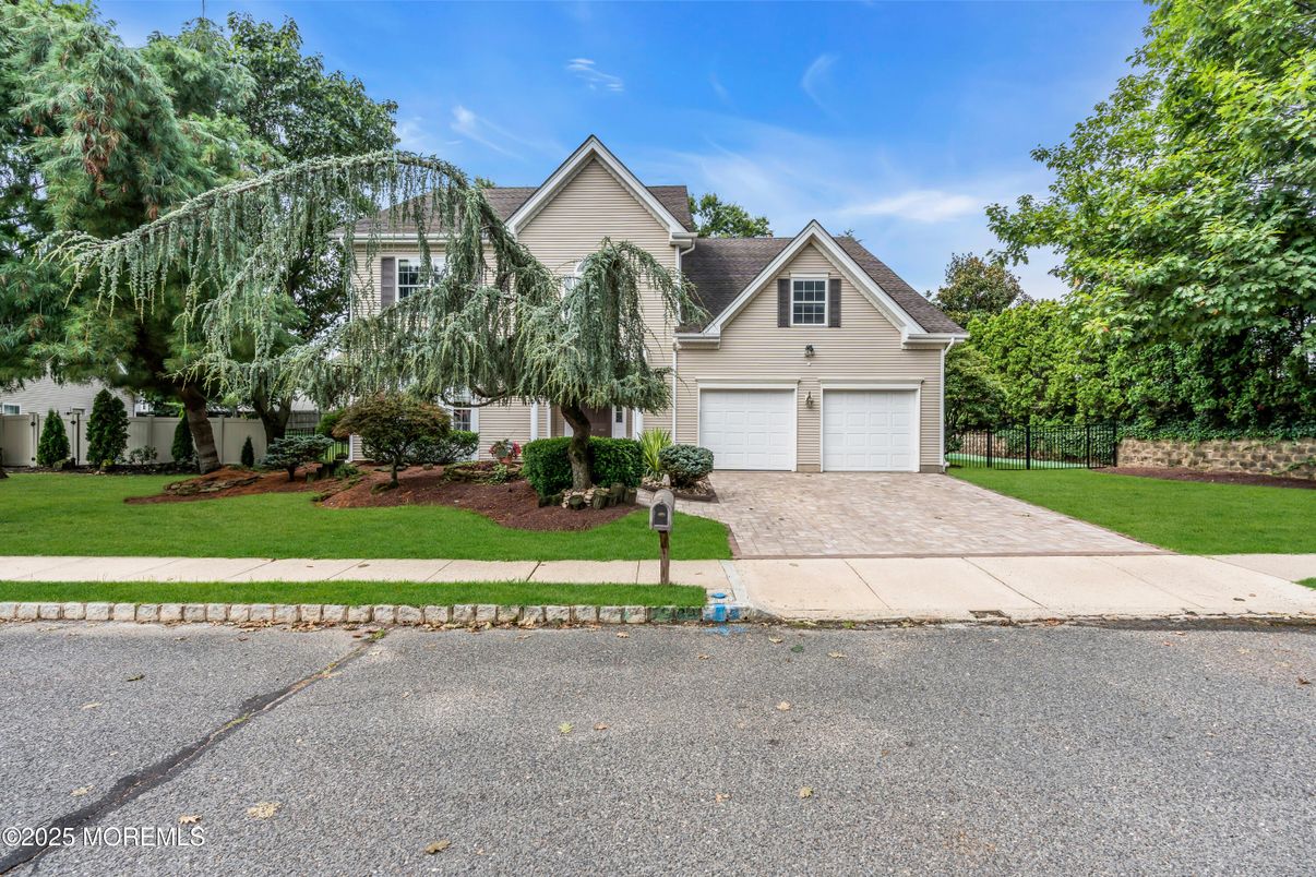 Attached, Exterior, Facade, Farmhouse