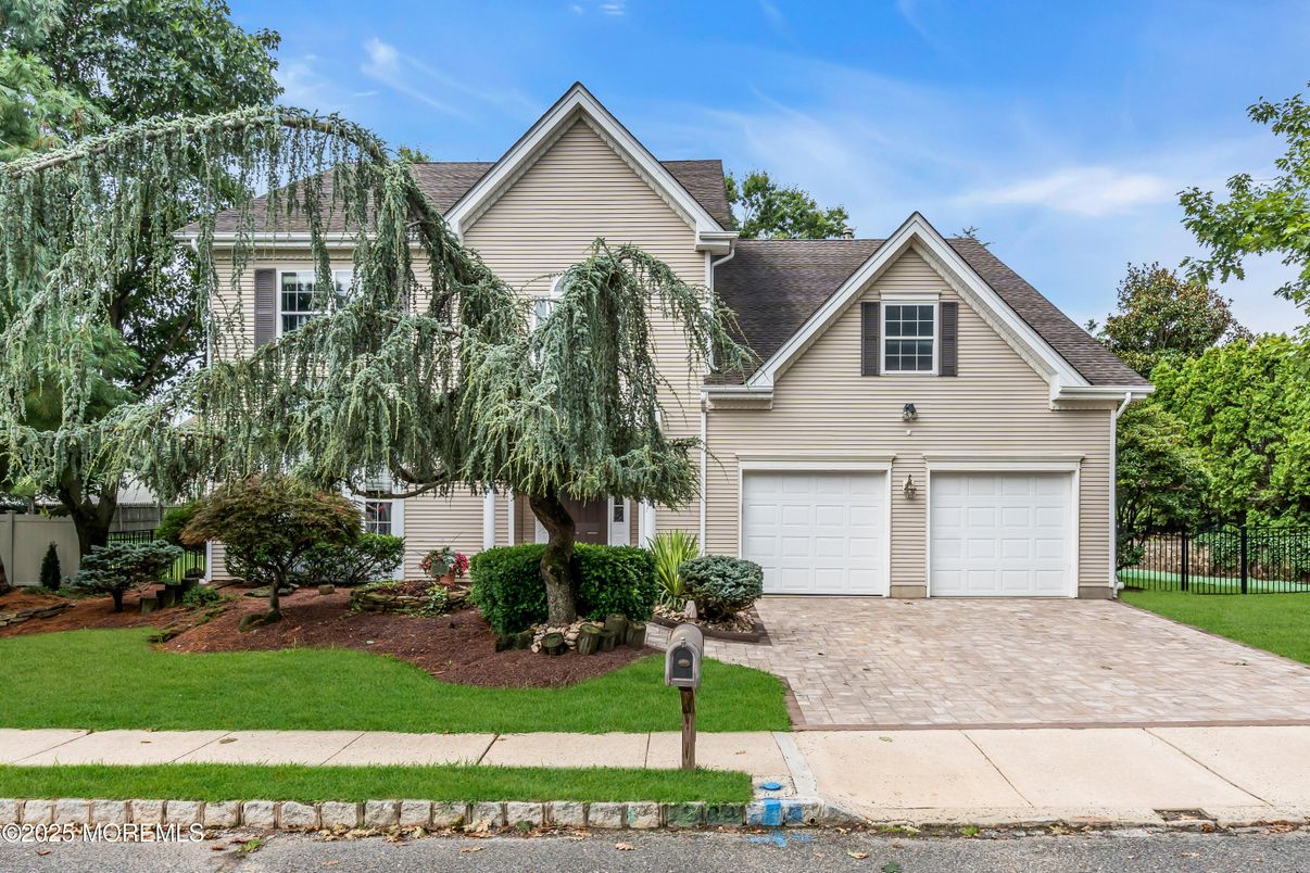 Attached, Exterior, Facade, Farmhouse