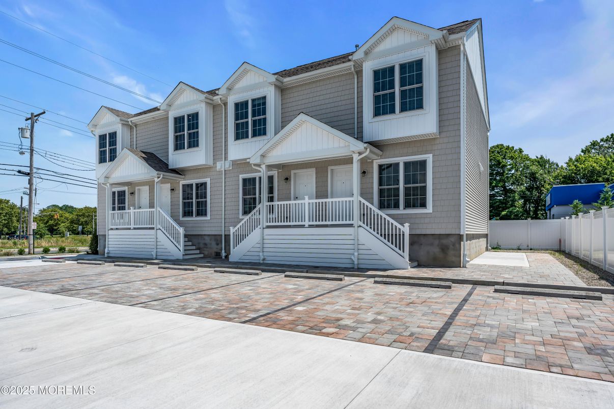 Exterior, Facade, Farmhouse