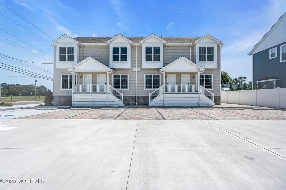 Exterior, Facade, Farmhouse