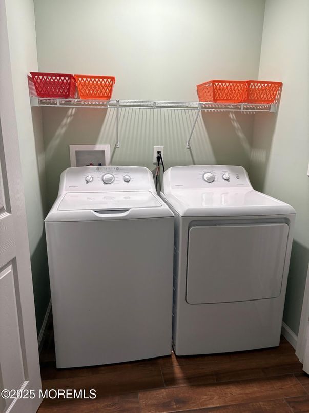 Interior, Utility Closets, Washer, Wood Texture Flooring