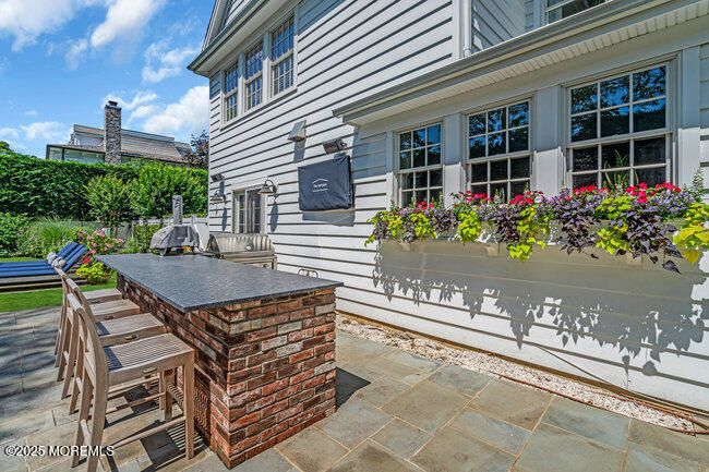 Exterior, Outdoor Kitchen