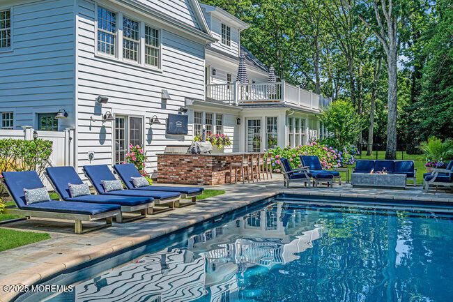 Exterior, Outdoor Kitchen, Pool