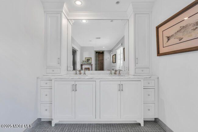 Bathroom, Interior, Recessed Lighting