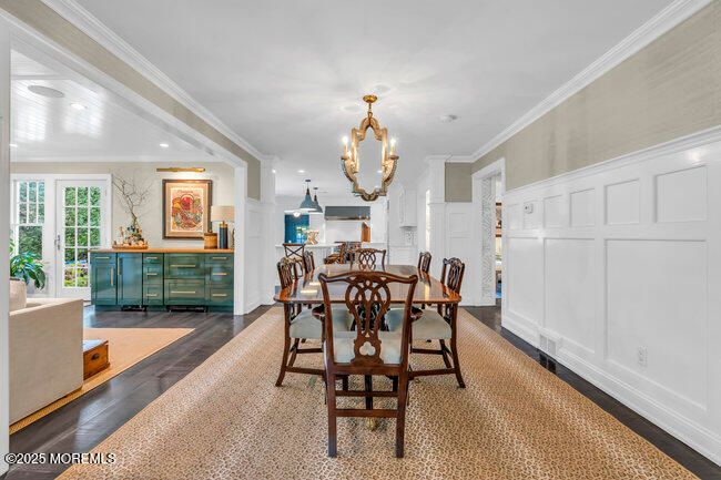 Chandelier, Dining room, Interior, Pendant Lights, Recessed Lighting, Wood Texture Flooring