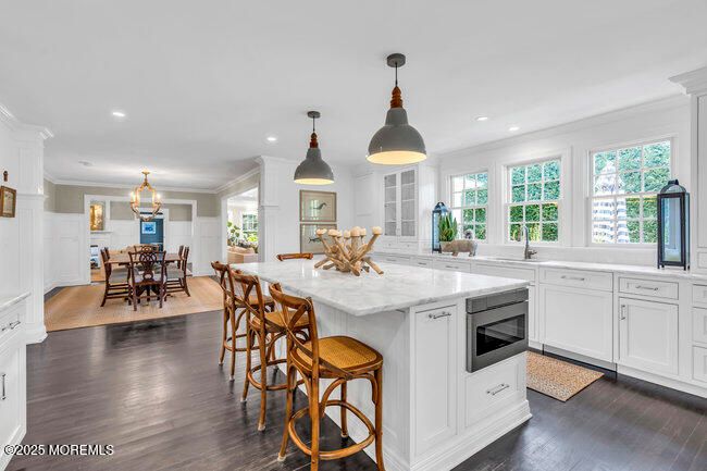 Chandelier, Dining room, Interior, Kitchen, Pendant Lights, Recessed Lighting, Wood Texture Flooring