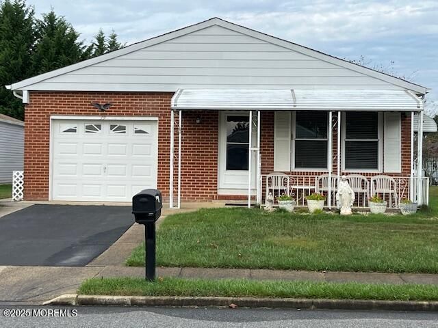 Attached, Exterior, Facade, Brick Facade, Ranch