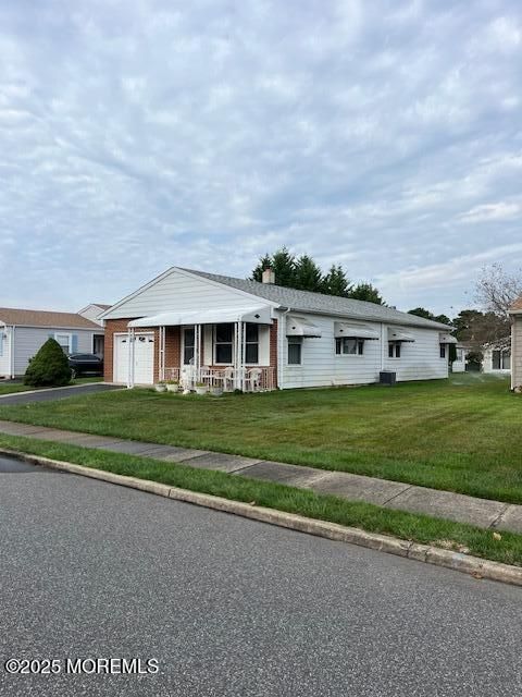 Attached, Exterior, Facade, Ranch