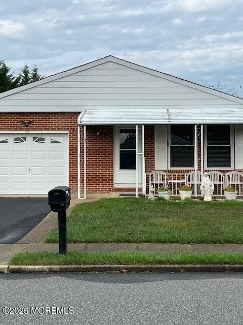 Attached, Exterior, Facade, Brick Facade, None