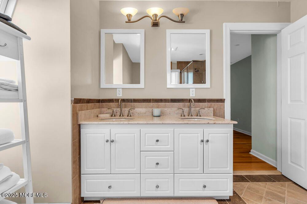 Bathroom, Dual Sink Vanities, Interior