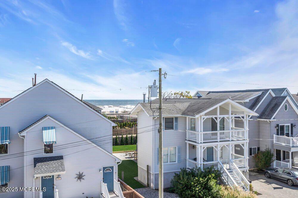 Exterior, Facade, Queen Anne Victorian