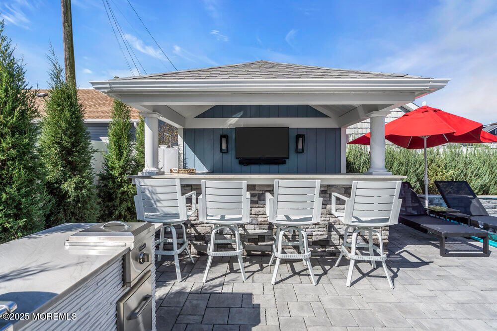 Exterior, Outdoor Kitchen