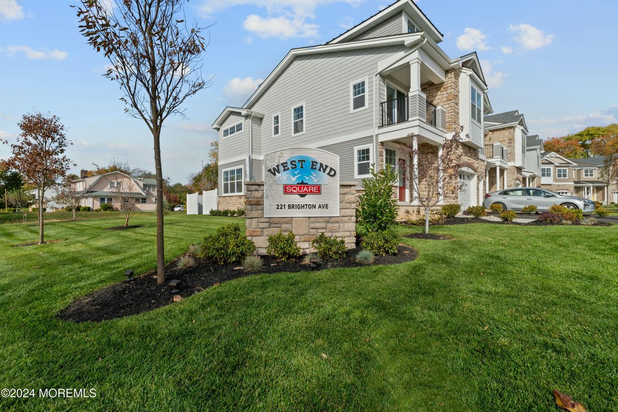 Backyard, Exterior, Facade, Queen Anne Victorian