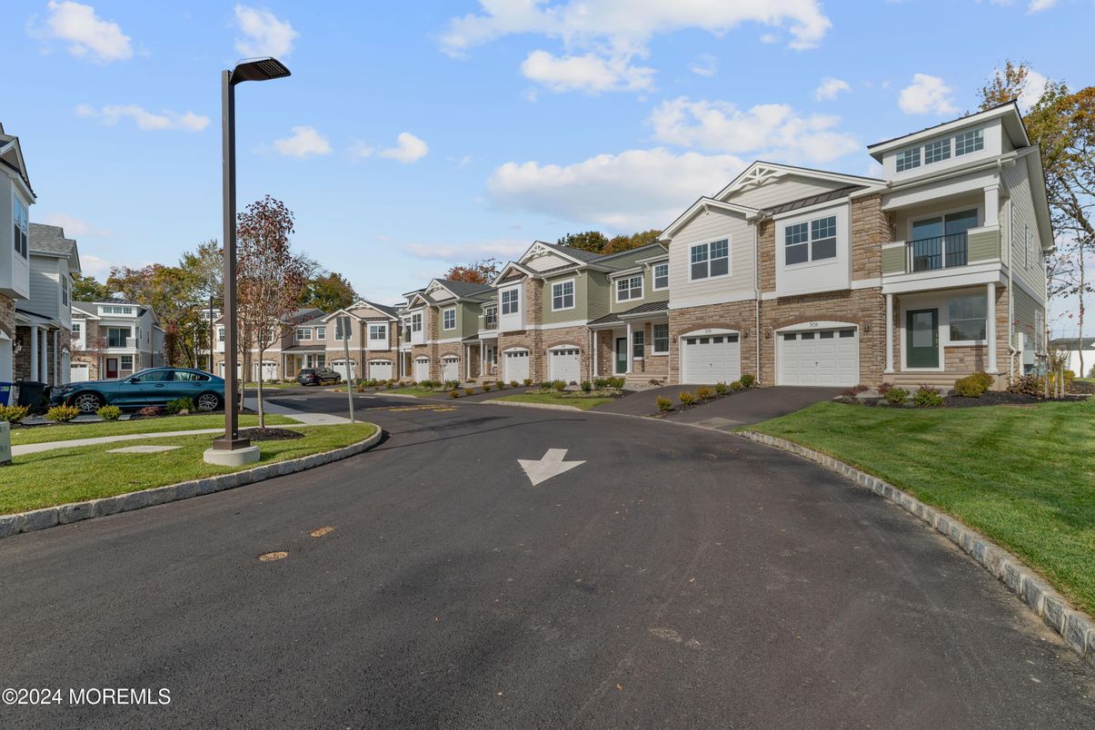 Attached, Exterior, Facade, Rowhouse