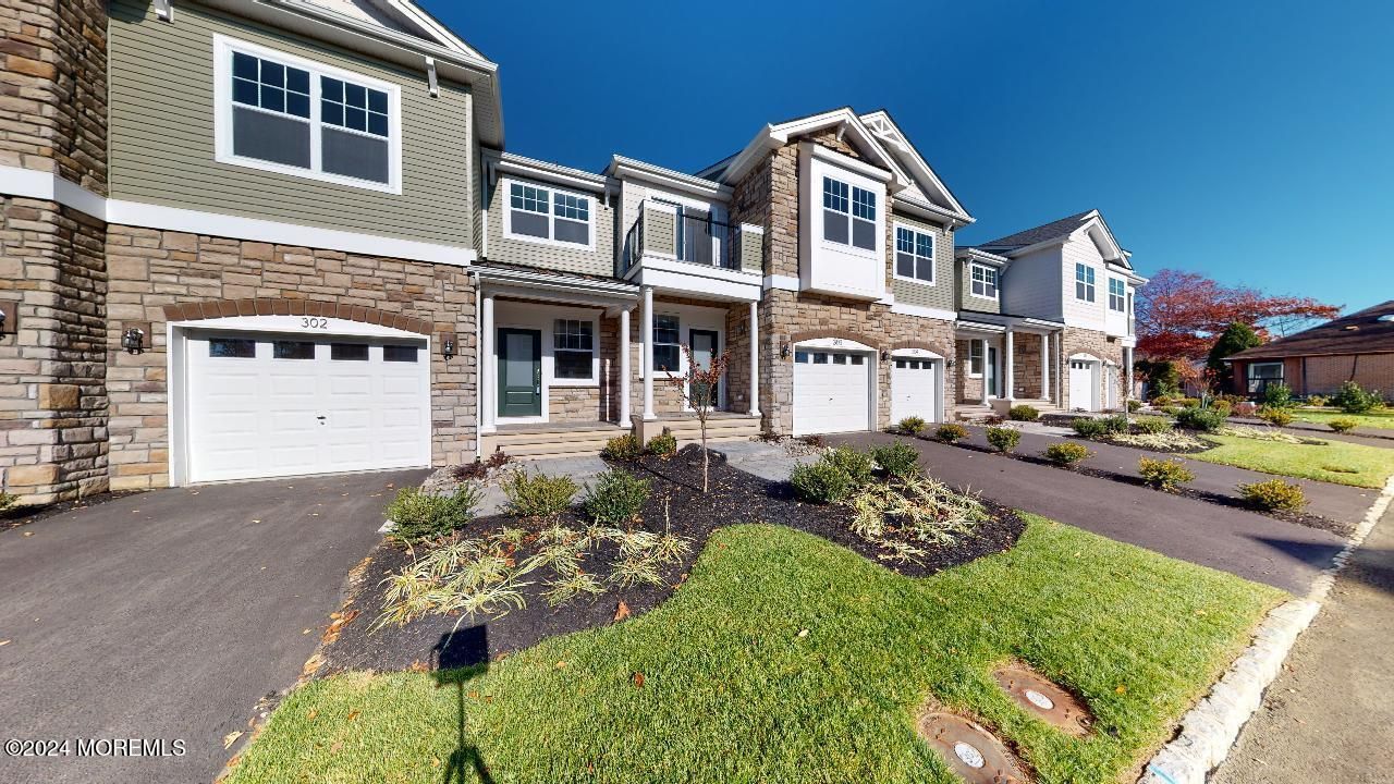 Attached, Exterior, Facade, Rowhouse