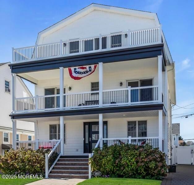 Exterior, Facade, American Craftsman