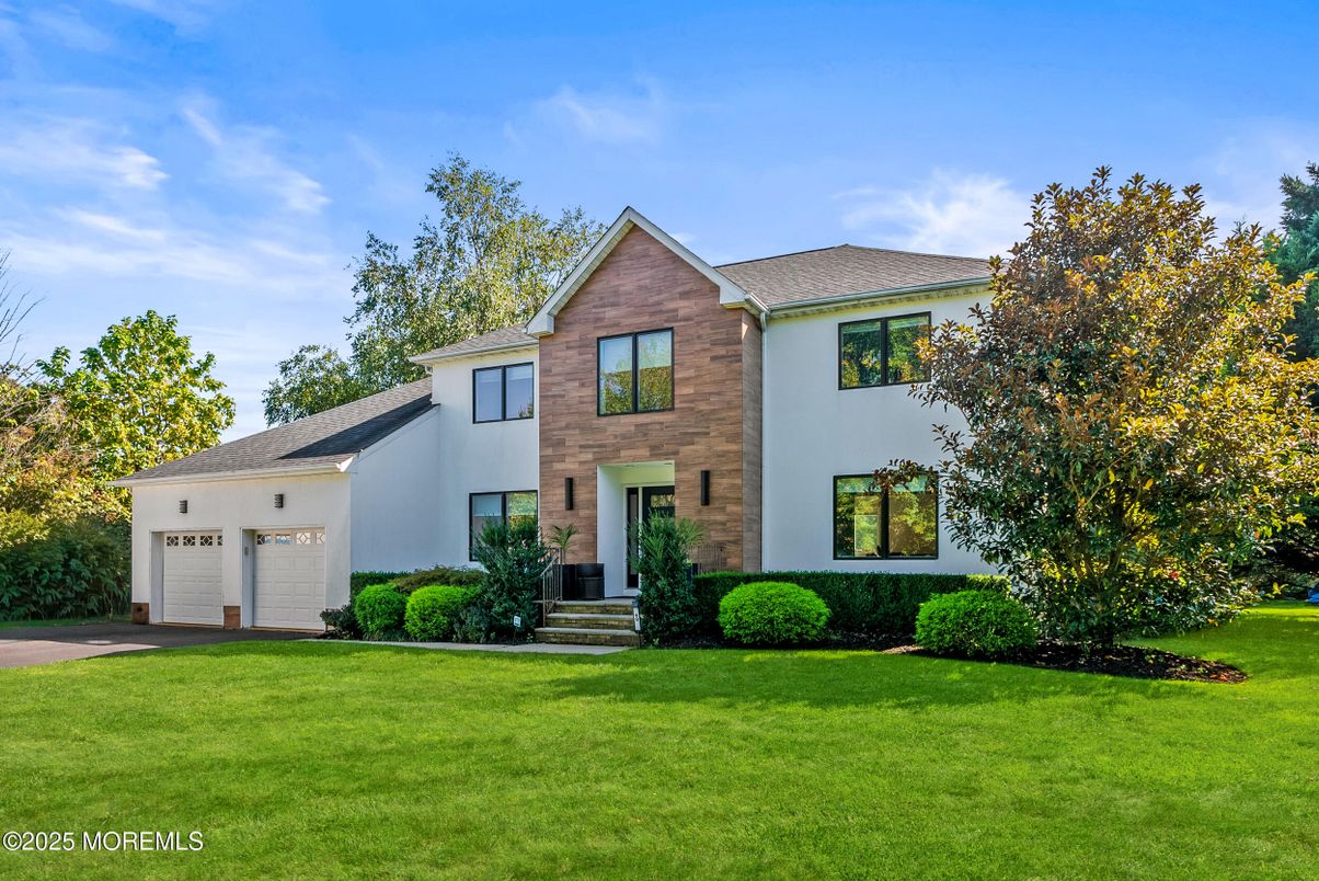 Attached, Exterior, Facade, Brick Facade, Farmhouse