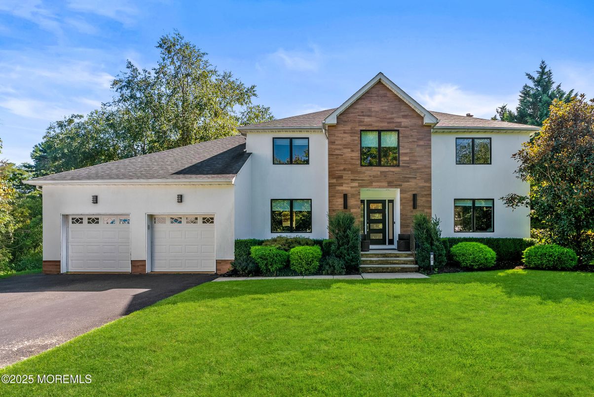 Attached, Exterior, Facade, Farmhouse