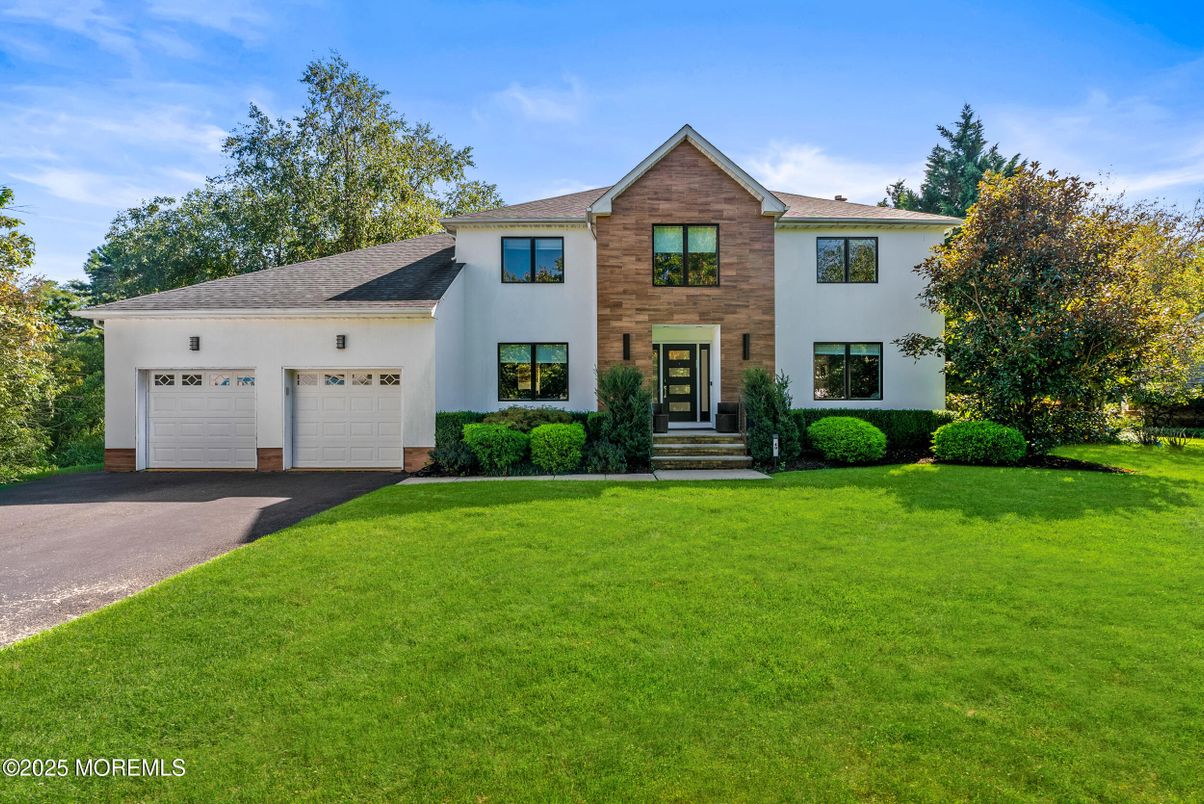 Attached, Exterior, Facade, Farmhouse