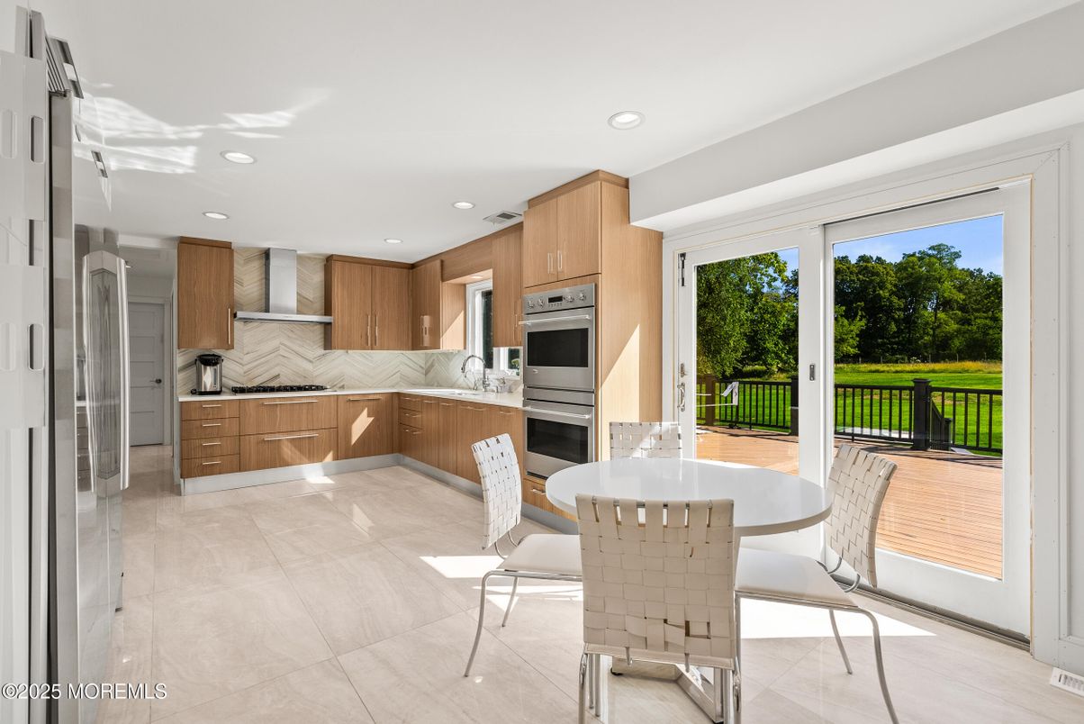 Dining room, Interior, Kitchen, Recessed Lighting, Stainless Steel Appliances