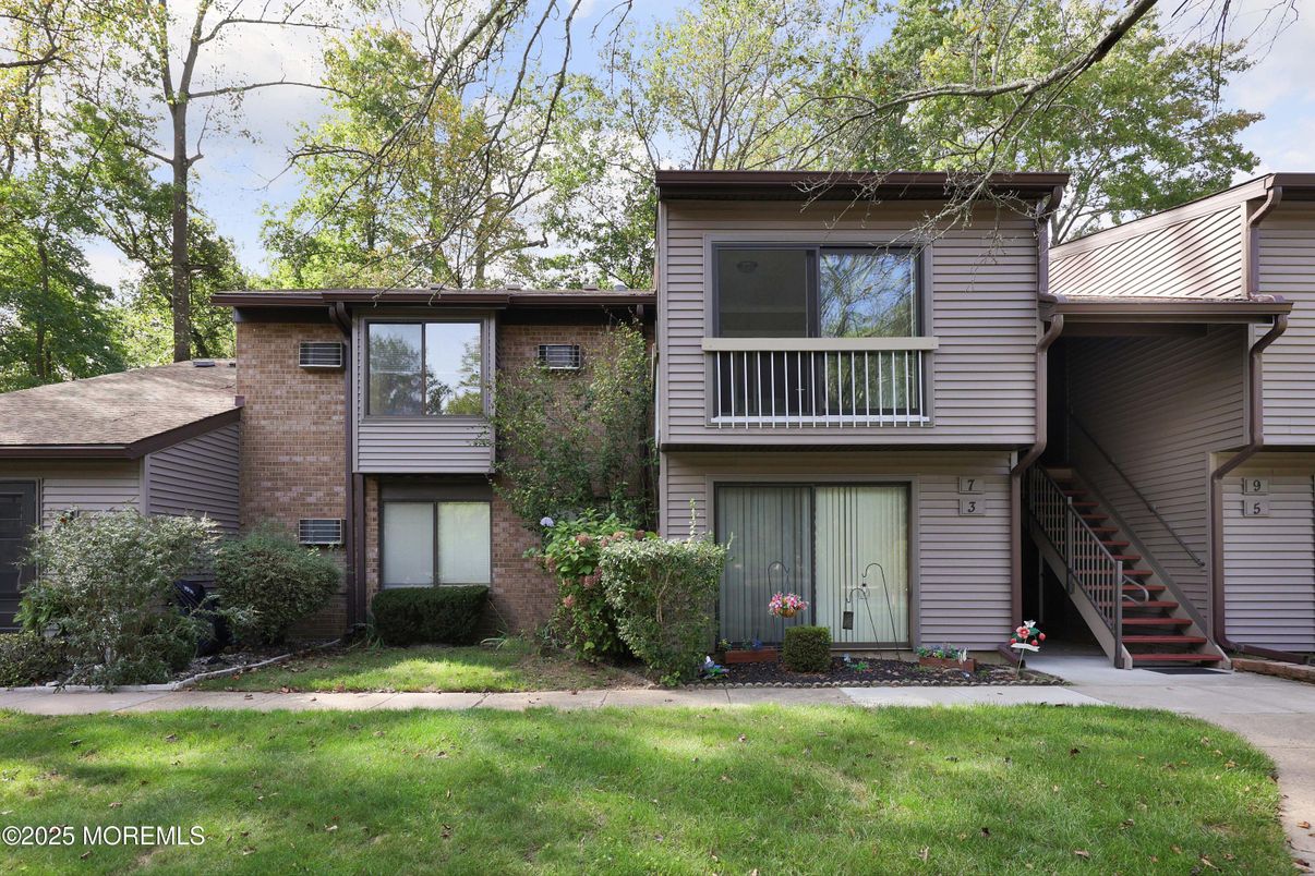 Exterior, Facade, Brick Facade, Split Level